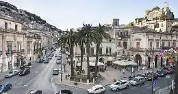 Modica: rapina, lesioni e minacce. Arrestate due persone