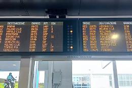 Ferrovia in tilt a Bologna per tre cavi tranciati: un sabotaggio legato alle Olimpiadi?
