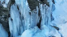 Intrappolato sotto una cascata di ghiaccio: come &egrave; morto lo scalatore a Lillaz