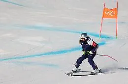 Caduta choc per Lindsey Vonn nella discesa di Milano‑Cortina: gara interrotta 