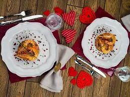 Il men&ugrave; di San Valentino: una promessa sussurrata tra una portata e un buon calice 