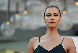 Irina Shayk co conduttrice della terza serata: ma quale Pucci, Sanremo vira sul glamour internazionale