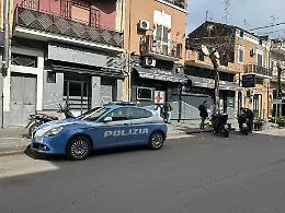 Il ferimento davanti la barberia, nessuna pallottola vagante chi ha sparato aveva chiaro il bersaglio 