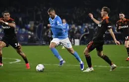 Il Napoli fuori (anche) dalla Coppa Italia: Como in semifinale e a Conte resta solo il campionato