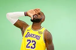 LeBron James sembra un cartone animato: l'ultimo record lo proietta nel mito 