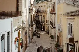 I buchi neri del centro storico di Modica