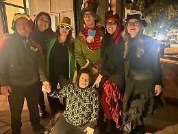 Il pulmino rubato e ricomprato ai disabili, la consegna &egrave; una festa
