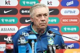 Carlo Ancelotti protagonista anche fuori dal campo: il ct del Brasile al Carnevale di Salvador, gli artisti: &laquo;Convoca Neymar&raquo;
