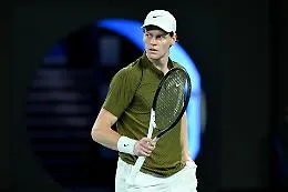 Jannik Sinner riparte dal deserto di Doha: un debutto che profuma di missione