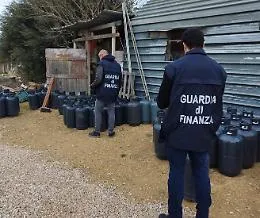 Scoperto un deposito abusivo (e pericoloso) di bombole Gpl a Scicli: imprenditore denunciato dalla GdF