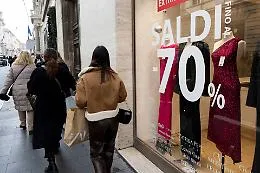 Primo bilancio dei Saldi Invernali 2026: tengono le vendite, traino delle Olimpiadi