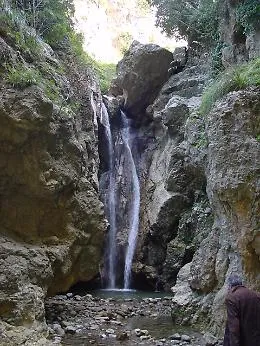 La cascata da scoprire nel Parco dei Nebrodi:  un "salto"  magico e fragoroso di 30 metri 