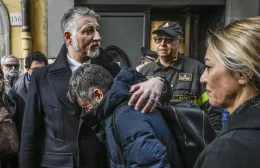 Incendio al Sannazaro, Giuli a Napoli: &laquo;Una tragedia culturale ma ora cooperazione per il restauro&raquo;