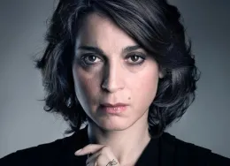Donatella Finocchiaro &egrave; la Balistreri in "Rosa cunta e canta" al Pirandello