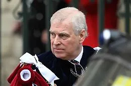 Le email, gli investimenti, i documenti confidenziali spifferati a Epstein: perch&eacute; l&rsquo;ex principe Andrea &egrave; finito sotto inchiesta