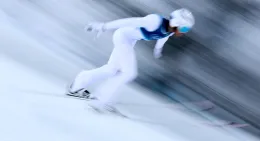 Pericolo scampato alle Olimpiadi Invernali, Loomis si scontra con un soffiatore di foglie ad alta velocit&agrave;: il video