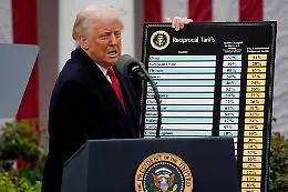La mossa-lampo di Trump dopo lo schiaffo della Corte Suprema: tariffa globale dal 10% al 15%