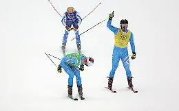 Doppietta italiana oro e argento nello skicross olimpico di Milano Cortina: vittorie di Deromedis e Tomasoni sotto la fitta nevicata di Livigno