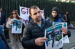 Dalla proposta di un "premio" al dietrofront e ai post spariti. Se la politica parla troppo presto
