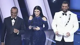 Dalla canottiera al papillon: Sanremo riscopre il guardaroba (e la nonna approva)