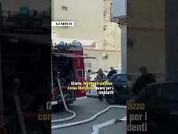 Giarre, brucia un palazzo in corso Matteotti: diversi intossicati, paura per i residenti di alcuni appartamenti