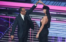 Sanremo, Irina tra Conti e Pausini: &laquo;Carlo sono qui per te&raquo;. Premio alla carriera per Mogol Segui la diretta
