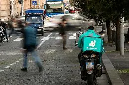 L'onda milanese travolge la Sicilia, 3.500 rider in ballo tra caporalato e paura del vuoto