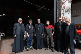 Vittoria, il vescovo dal meccanico? No, &egrave; la visita pastorale
