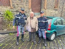 Finta richiesta di aiuto al faro Biscari: donna ruba l'auto a un ottantenne