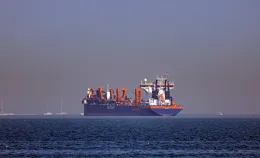 L'Iran chiude lo Stretto di Hormuz: "prima risposta" alle violazioni dell'accordo