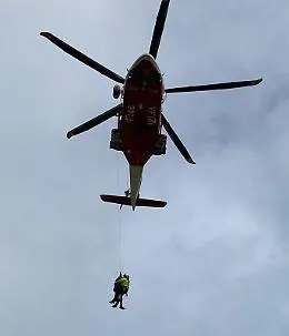 Etna, escursionisti in pericolo sul versante Nord: elicottero dei Vigili del Fuoco salva il gruppo
