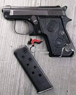 Pistola con matricola abrasa nel garage: arrestato 51enne di Brolo