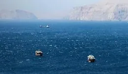 Stretto di Hormuz in bilico: l'Iran blocca il passaggio, l'Occidente pensa a una coalizione