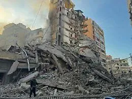 Raid israeliani sull'Iran: 230 munizioni su universit&agrave; militare e siti missilistici; Teheran rivendica ondata di droni contro basi militari Usa e Israele