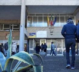 All'Iis "Lincoln" un flash mob degli studenti contro la violenza digitale: utilizzato lo sport come strumento educativo 