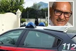 Scopre un messaggio galeotto dell'amante al marito e lei lo uccide con una coltellata al cuore 