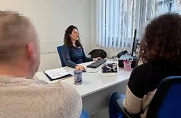 Minacciava l'ex  amante e il marito di lei con bastone e coltello: arrestato
