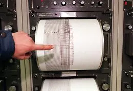 Il mistero del terremoto di Capri: perch&eacute; si &egrave; sentito nei grattacieli di Milano, in Sicilia e Calabria ma non in Campania 