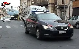 Furto notturno in un distributore di sexy shop: denunciato un 21enne