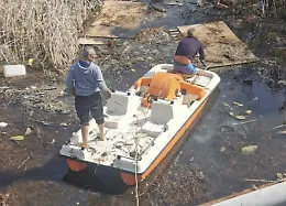 Marina di Modica, il gesto solitario di un imprenditore per salvaguardare il laghetto della frazione