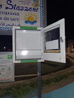 Rubano il defibrillatore e strappano gli elettrodi: un gesto folle che mette a rischio la vita di tutti