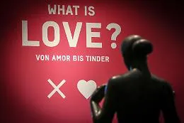 Come cambia Tinder: l'era dello swipe lascia spazio all'Intelligenza Artificiale, agli astri e agli incontri reali