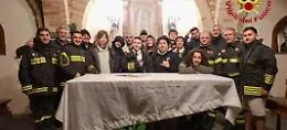 Perdono l'orientamento tra la nebbia e il buio durante un'escursione: salvi dopo indicazioni dei vigili del fuoco