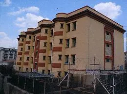 Droga e telefoni nascosti in pacchi, vestiti e palline da tennis: 21 avvisi per il carcere di Enna