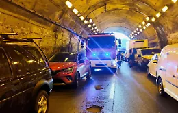 Maxi-tamponamento sull'autostrada Messina-Palermo: coinvolte ottanta vetture, galleria evacuata