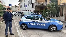 Donna uccisa a coltellate dal marito a Bergamo: c'&egrave; l'ipotesi della gelosia ma il movente resta un mistero