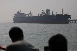 Hormuz, la rotta che trattiene il respiro del mondo. Il piano dei Sei (tra cui l'Italia) e la minaccia iraniana: &laquo;Sarete complici&raquo;