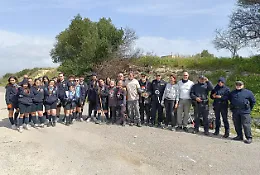 I volontari raccolgono quintali di rifiuti per ripulire i pantani Longarini e Cuba