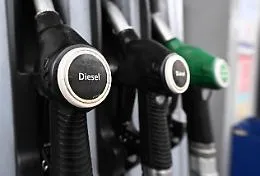 Caro carburanti e taglio delle accise. Le associazioni consumatori: "Bene, ma venti giorni non bastano"