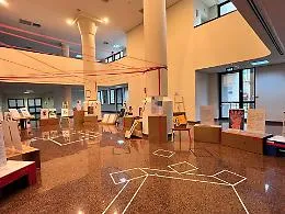L&rsquo;arte sfida il pregiudizio nel Palazzo di Giustizia: inaugurata la mostra contro gli stereotipi di genere